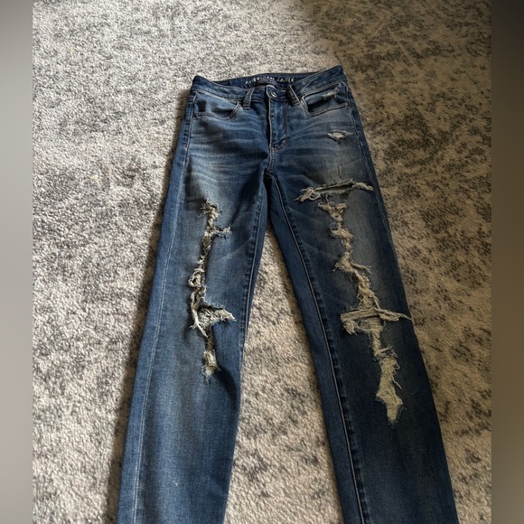 American Eagle Outfitters Denim - American Eagle Super Stretch Ripped Skinny Jeans Medium Wash Size: 2